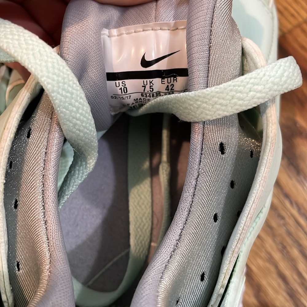 Women’s Nike Air Huarache Run Igloo Sneakers. Size 10. Excellent/Like New. - Picture 12 of 14